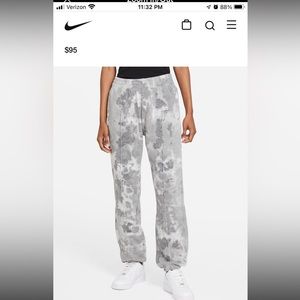 New Nike Sweatpants Medium